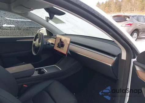 2024 Tesla Model Y Long Range Dual Motor All-Wheel Drive from USA, damaged, VIN 7SAYGDEE9RF152077